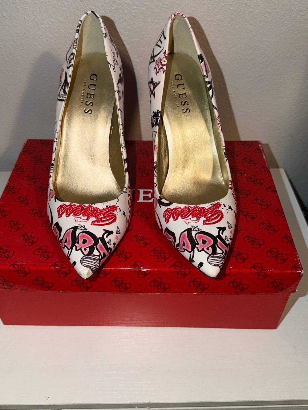 GUESS White and Pink Graffiti Pointed Pumps